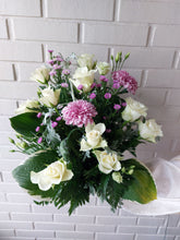 Last inn bildet i Galleri-visningsprogrammet, Bårebukett med sløyfebånd