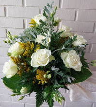Last inn bildet i Galleri-visningsprogrammet, Bårebukett med sløyfebånd