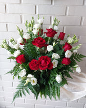 Last inn bildet i Galleri-visningsprogrammet, Bårebukett med sløyfebånd
